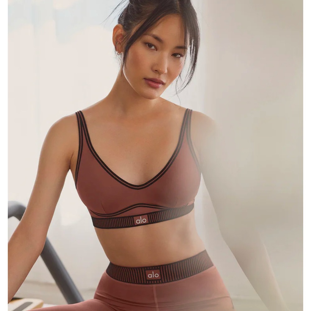 ALO Yoga Blush Strappy V-Neck Sports Bra